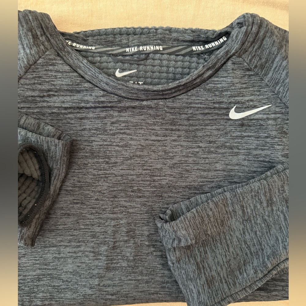 Nike black/ Gray Heathered Long Sleeve Running Shirt with quilted lining XS